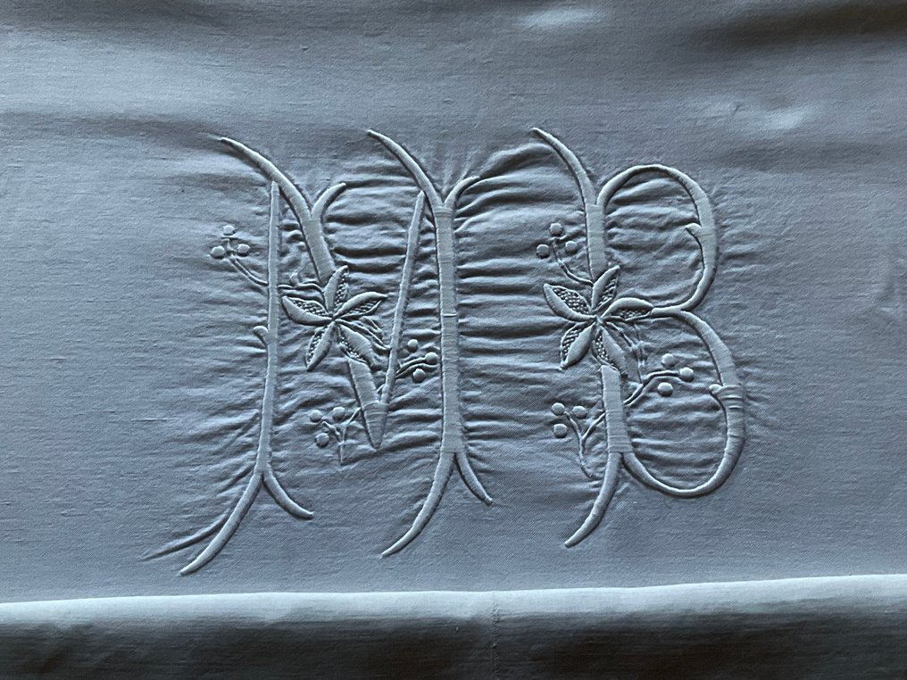 Vroege 20e eeuwse bedlinnenstukken met initialen C.C en M.B. - Textiel (2) - 2.15 m - 0.76 m #2.1