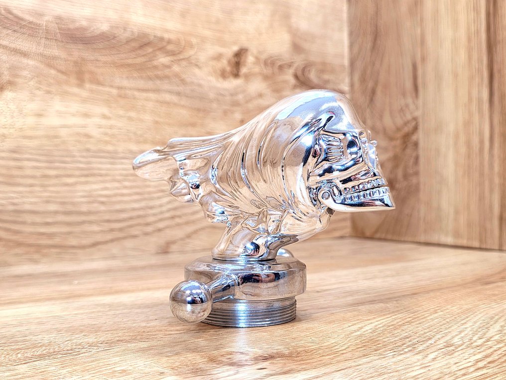 Odznaka samochodowa (1) - Flying Skull - 1920-1930 #1.0