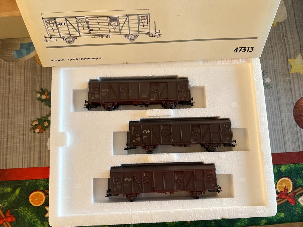 Märklin H0 - 47313 - Σετ τρένου μοντελισμού μεταφοράς εμπορευμάτων (1) - Σετ 3 κλειστών βαγονιών - NS #3.2
