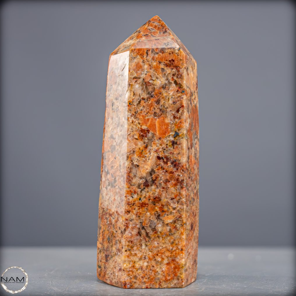 天然石榴石在长石基质中,配以桃色月光石 作为方尖碑- 1864.59 g #3.2