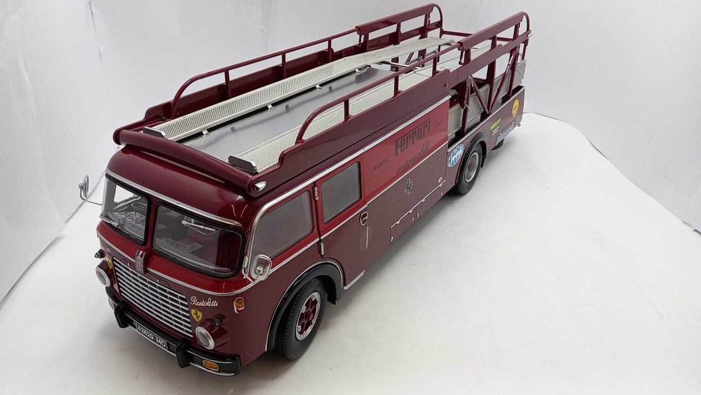 CMR 1:18 - Modelauto - Fiat Bartoletti 642 RN2 Ferrari Transporter 1957 - (cod.40) #1.0