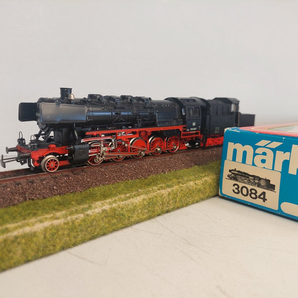 Märklin H0 - 3084 - Ατμομηχανή με όχημα μεταφοράς (1) - BR 050 082-7 - DB #1.0