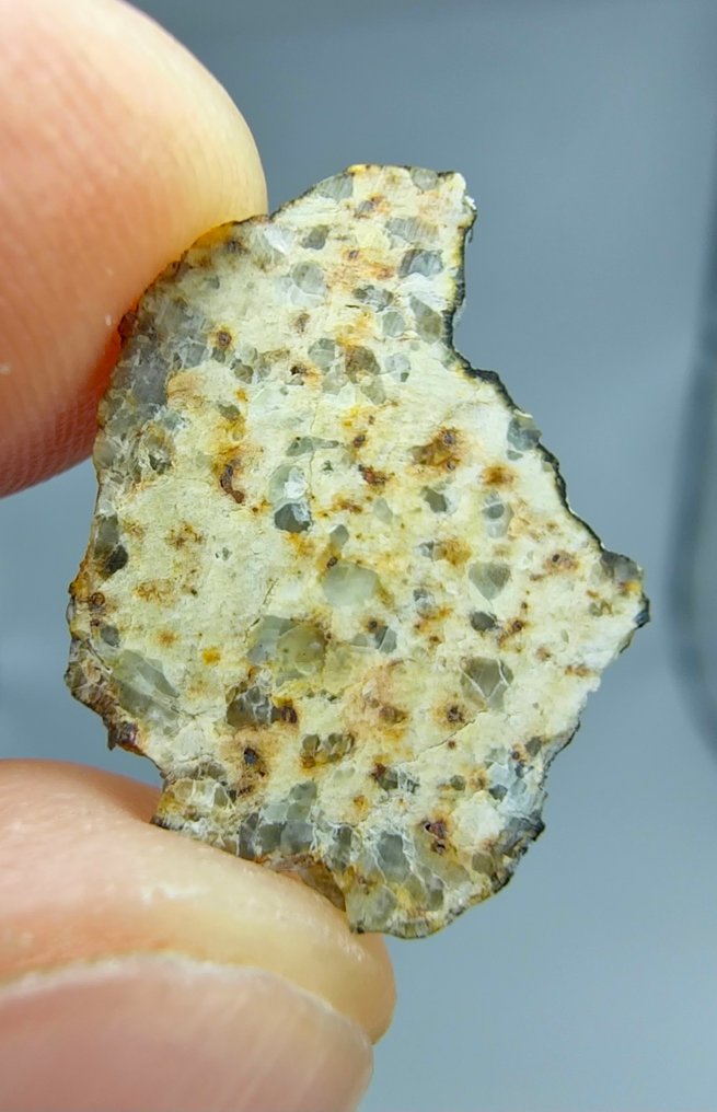 Ο μυστηριώδης ανεξάρτητη αχονδρίτης NWA 15915. Παράξενος μετεωρίτης, χωρίς ελάχιστη τιμή. - 0.67 g - (1) #2.1