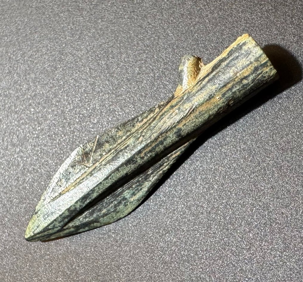 Oldtidens Hellas, hellenistisk Bronse Socketet pilspiss med et elegant bladaktig blad. (Ingen reservasjonspris) #1.0