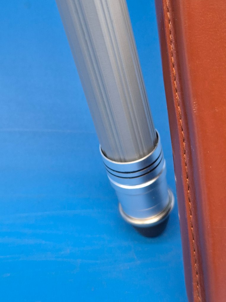 Bilora 2017 – Tischstativ mit Lederetui – Metall, Made in Germany Treppiede #3.2