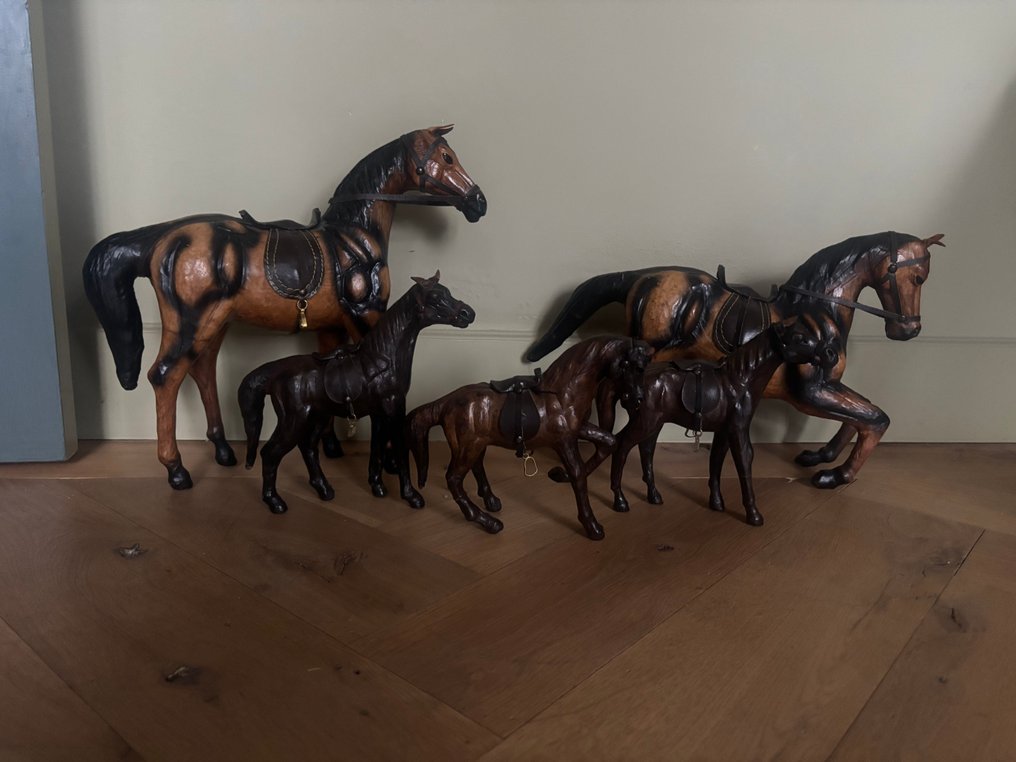 Figurine - Set van vijf paardenbeeldjes (5) - Holz, Leder #1.0