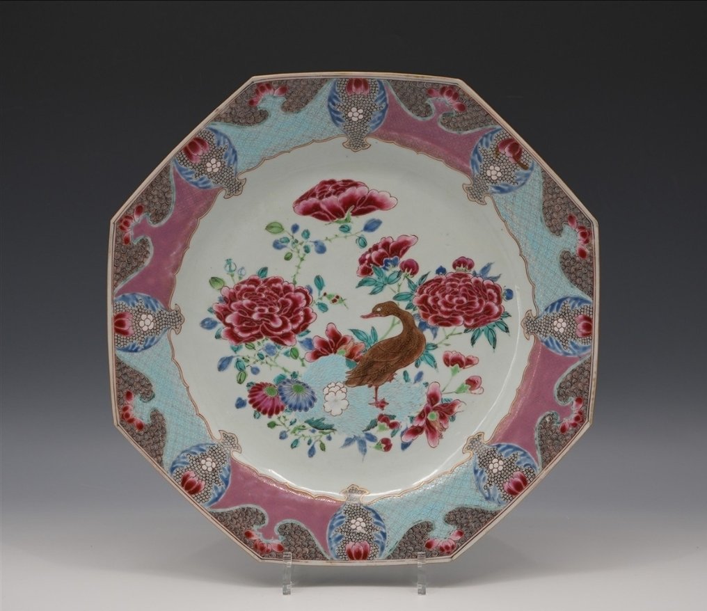 Μια οκτάγωνη κινέζικη πορσελάνη οικογένειας ροζ πιατέλα με διακόσμηση από πάπια και λουλούδια, - Πορσελάνη - Κίνα - Qianlong (1736-1795) #1.0