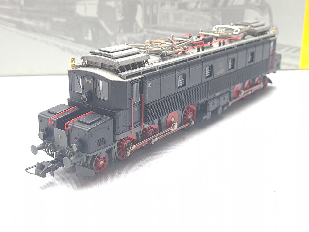 Trix H0轨 - 22869 - 电力机车 (1) - Ce 6/8 我们的‘Köfferli’ - SBB #2.1