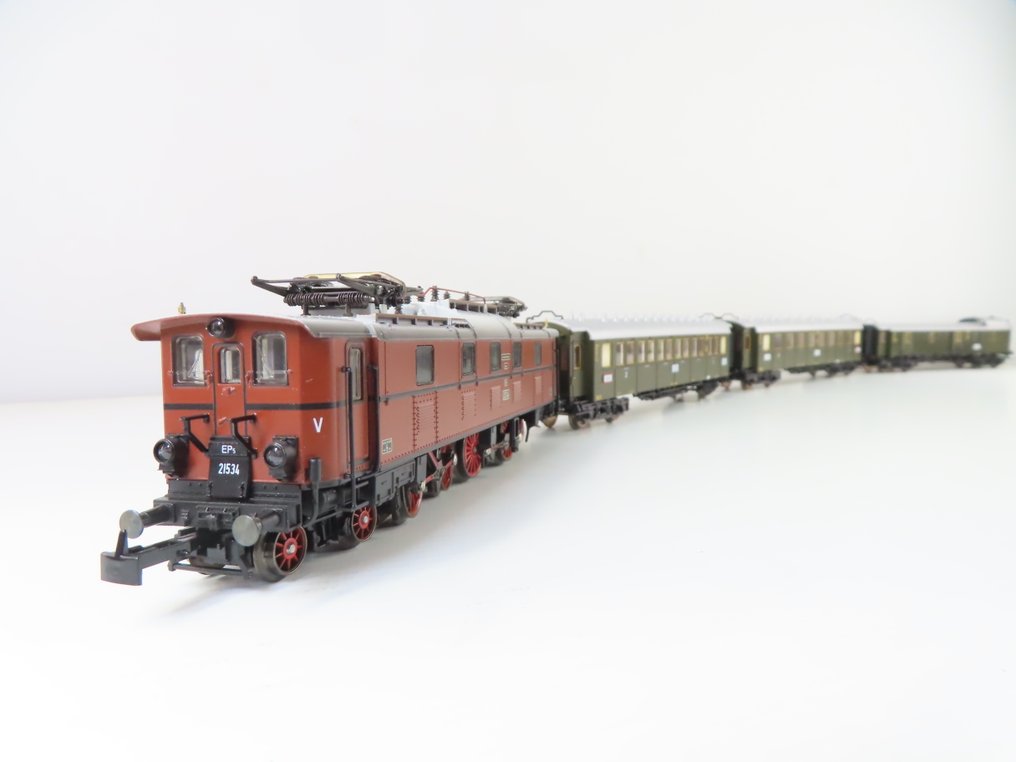 Märklin H0轨 - 2860 - 火车组 (1) - 4件套装“快速列车 1929”配电动机车和四节车厢，一等/二等和三等。 - DRG #1.0