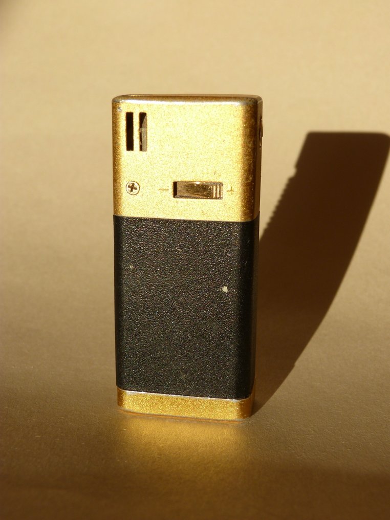 TMA - No reserve price - Lighter - Plastic, Zamac, Gilt #2.1