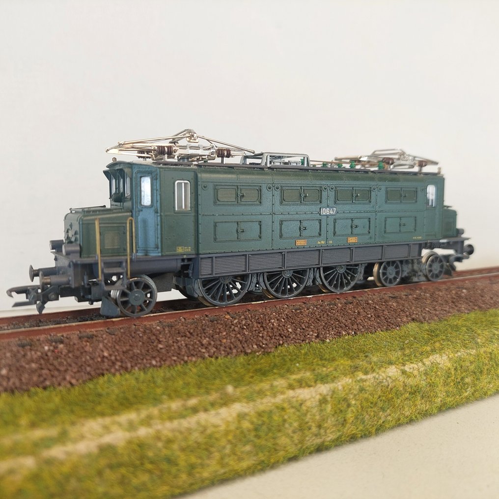 Fleischmann H0 - 4345 - Ellokomotiv (1) - Ae 3/6 SBB #10647 - SBB #1.0