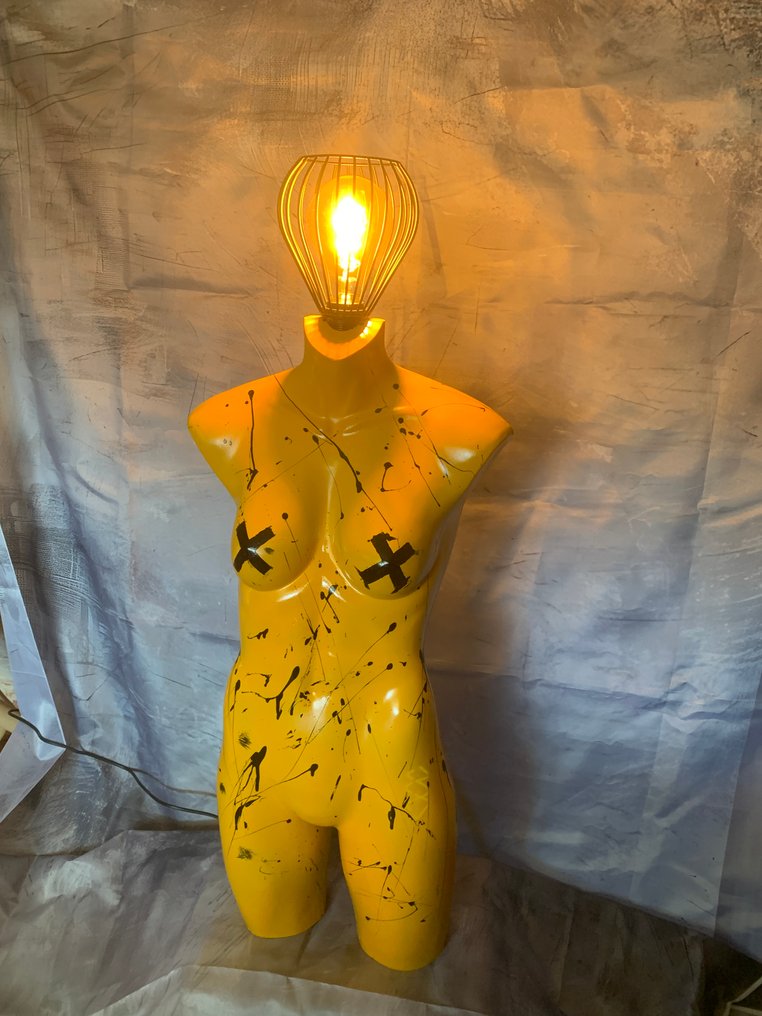 T(INK) Art - Manequim - "Yellow Lady" - Polipropileno #2.1