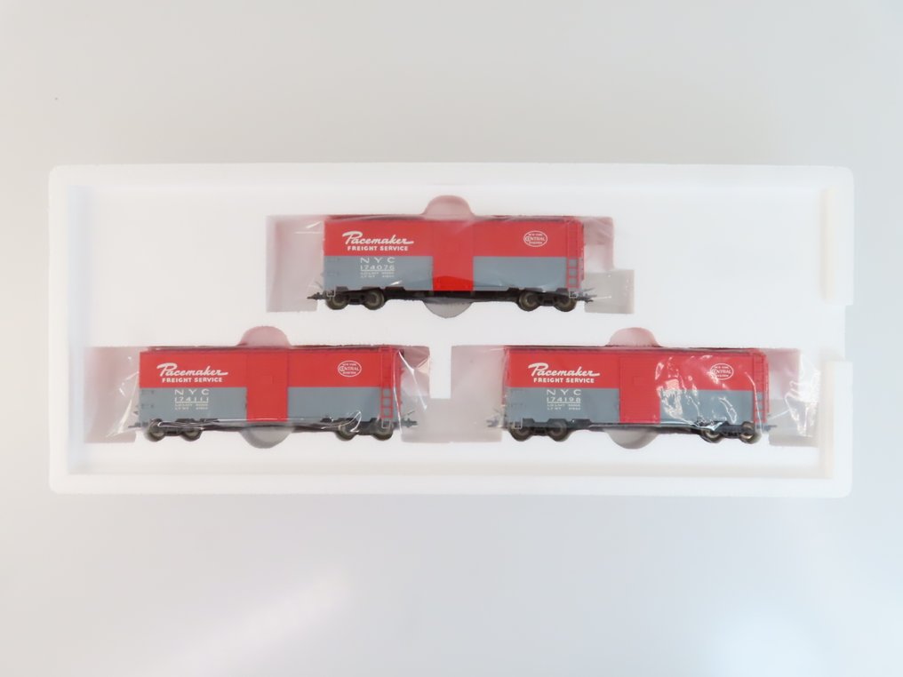 Märklin H0 - 45648 - Σετ τρένου μοντελισμού μεταφοράς εμπορευμάτων (1) - Σετ τριών αγαθών με 4-άξονες 'Boxcars' με εκτύπωση 'Pacemaker'. - New York Central #1.0