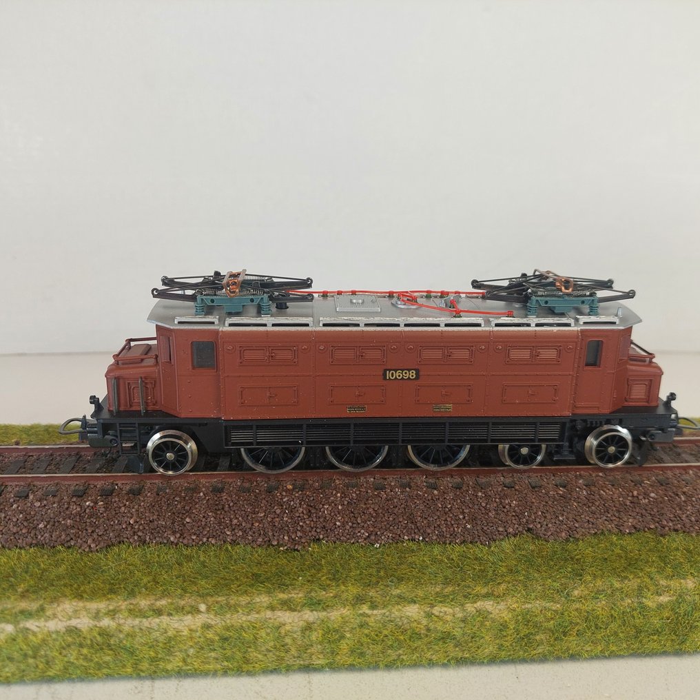 Lima H0轨 - 208118LG - 电力机车 (1) - Ae 3/6 SBB #10698 - SBB #4.3