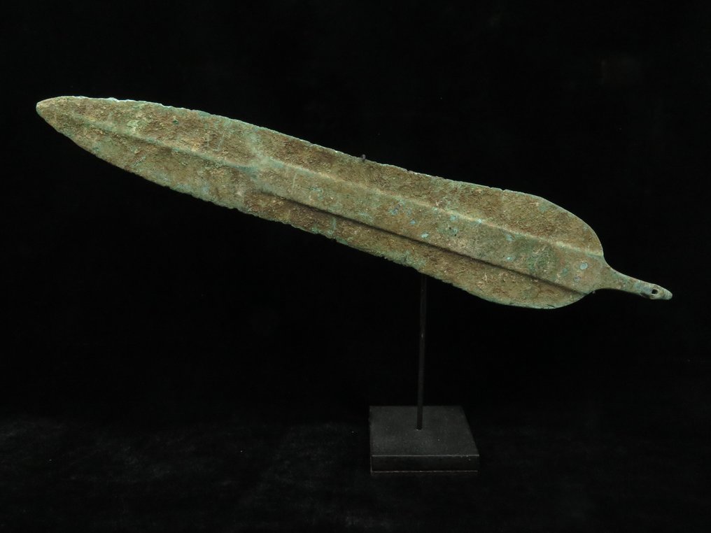 Εποχή του Χαλκού Μπρούντζος Spearhead σε ειδική βάση. - 35.5 cm  (χωρίς τιμή ασφαλείας) #1.0