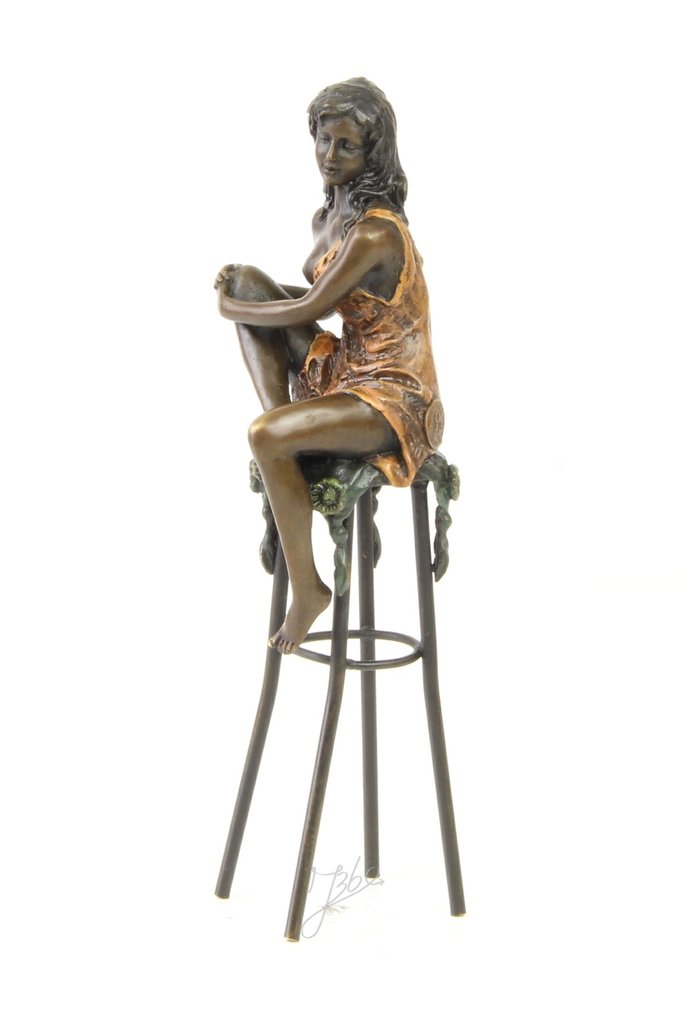 Φιγούρα - Bronzeskulptur einer Dame auf Barstuhl – Elegante Figurendarstellung - Μπρούντζος #1.0