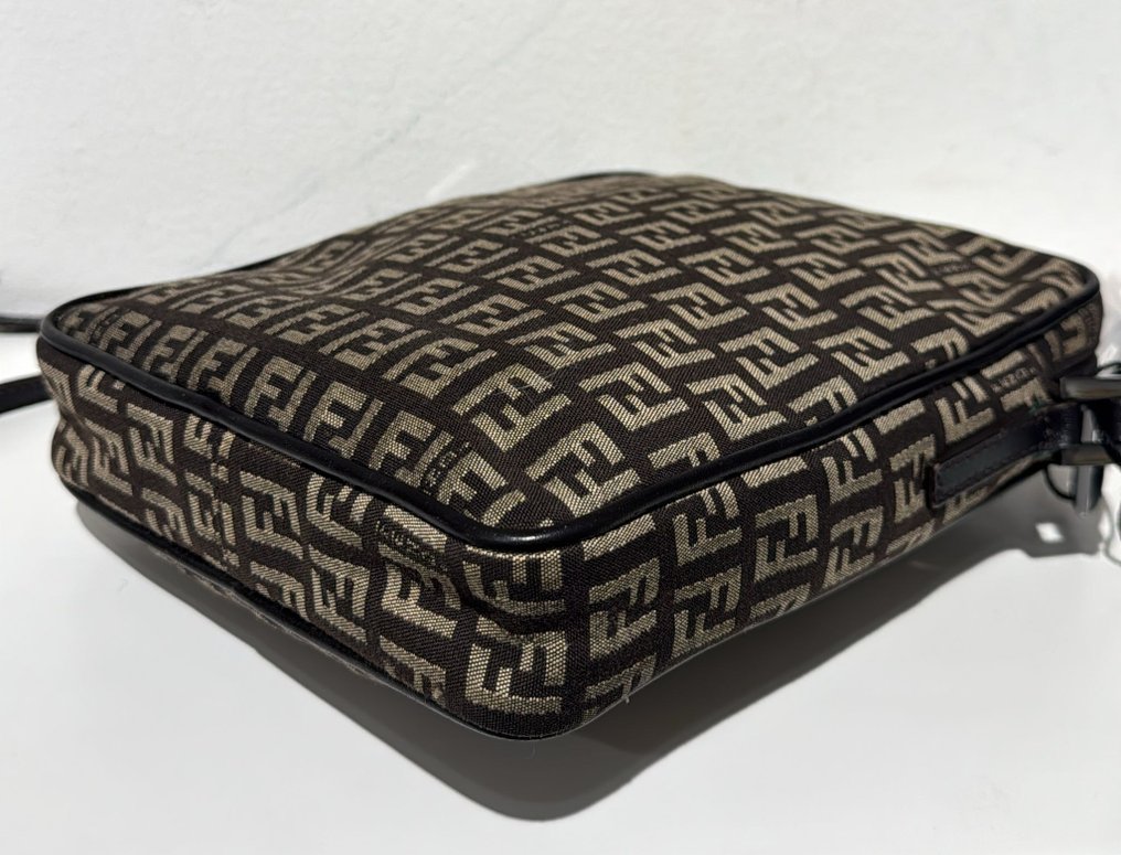 Fendi - Olkahihnallinen laukku #3.2