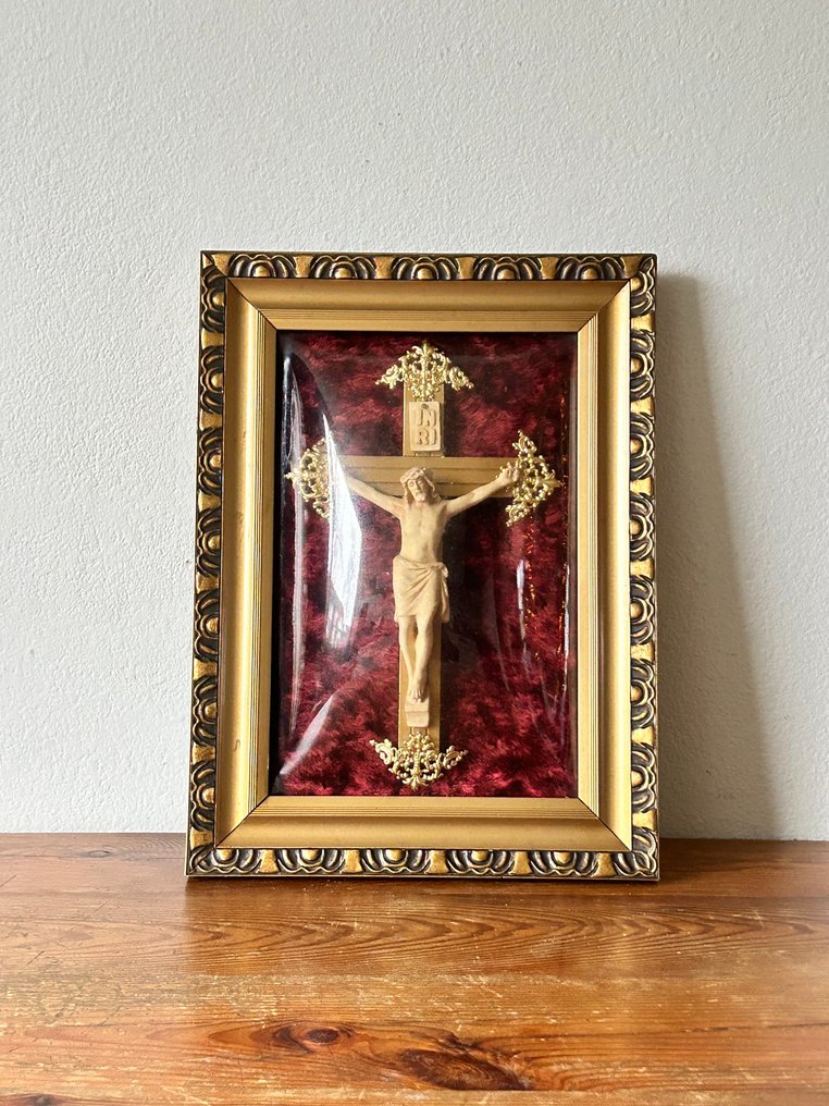 Kruzifix - Holz, Glas, Gips - 1920-1930 - Kruismedaillon #1.0