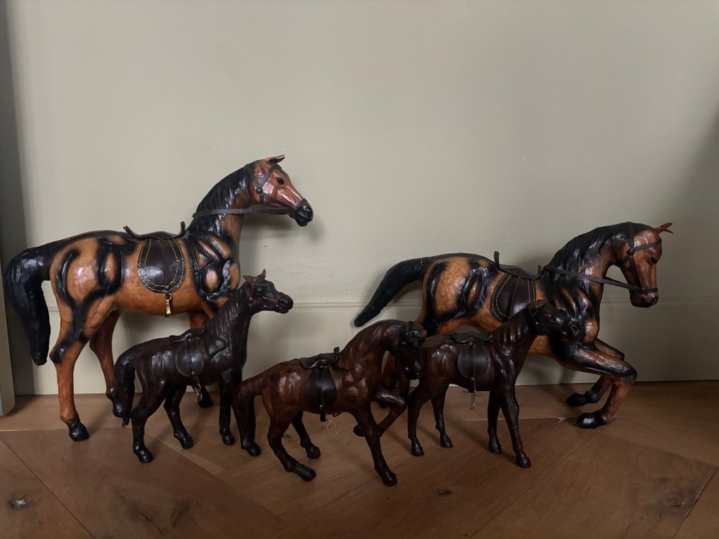 Figurine - Set van vijf paardenbeeldjes (5) - Holz, Leder #1.0