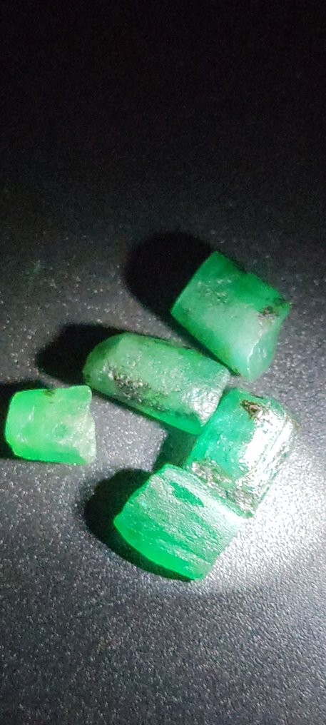 Smaragd roh- 2.58 g - (5) #4.3