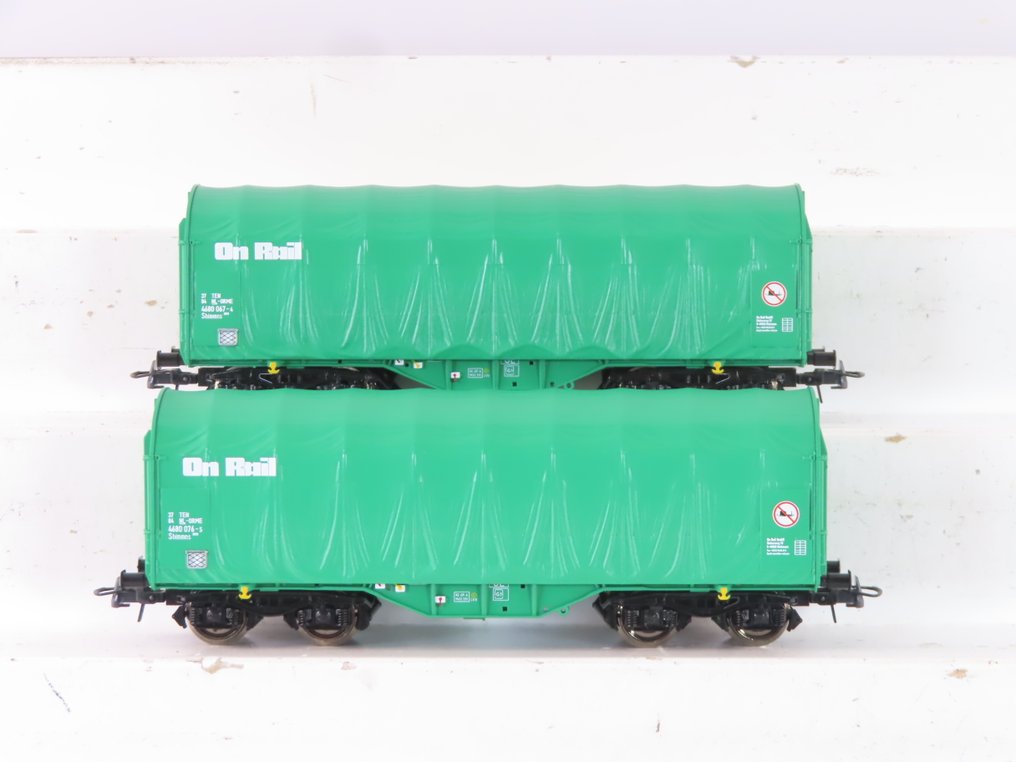 Roco H0 - 76049 - 模型貨運火車 (1) - 两件套货车组，配备封闭式货车，用于运输钢卷。 - NS, Privaat, On Rail #1.0