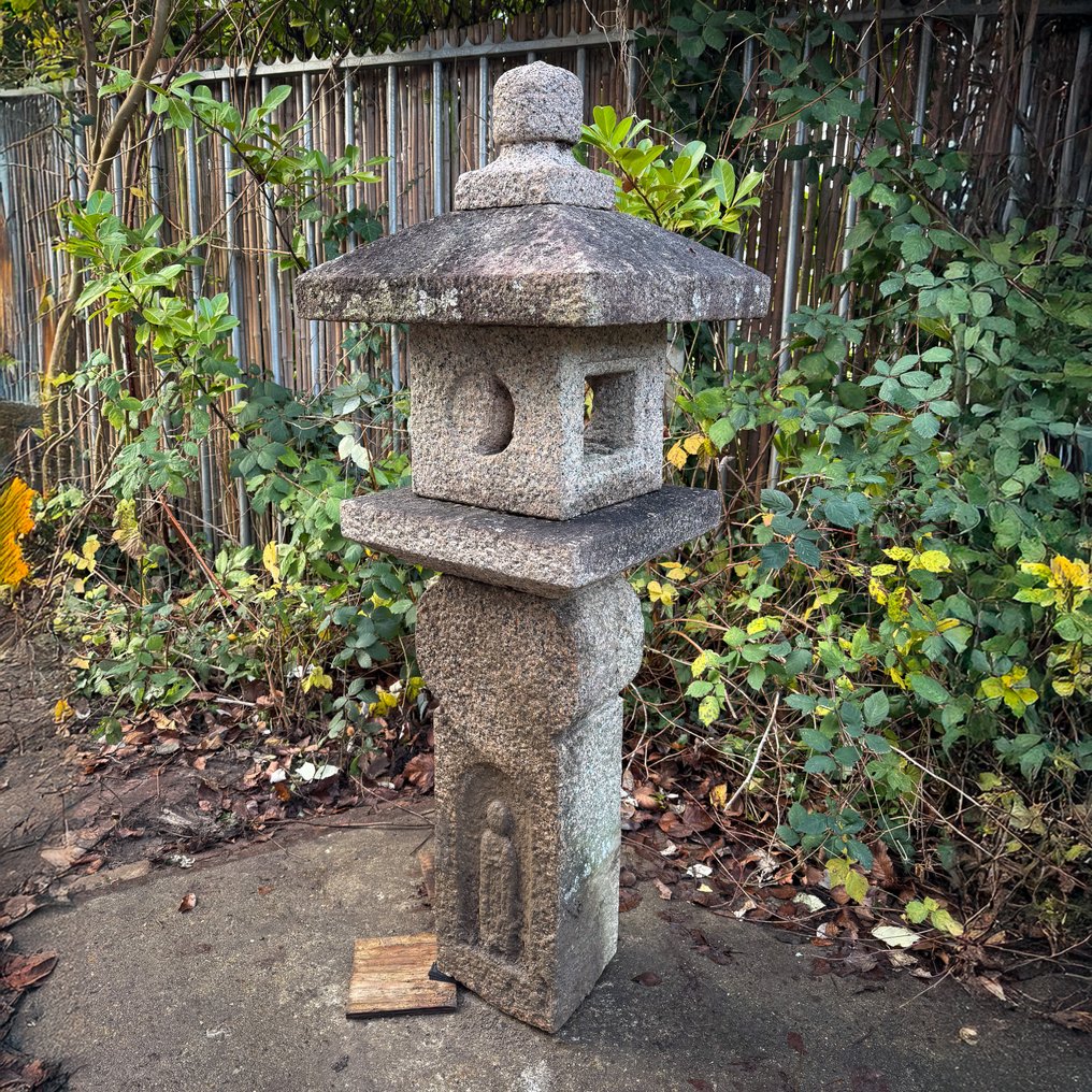 埋藏的花园灯笼、活け込み燈籠(ikekomi’dôrô)、基督徒灯笼(Kirishitan’dôrô) - 石, 花崗岩 - 日本 - 19世纪(晚江户时代/明治早期) #1.0