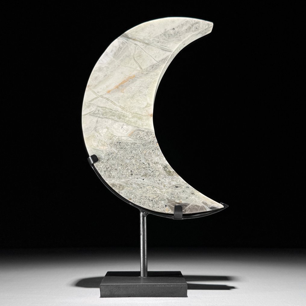 NO RESERVE PRICE - Un bellissimo onice A forma di luna crescente su un supporto personalizzato - Altezza: 28 cm - Larghezza: 15 cm- 1800 g - (1) #1.0