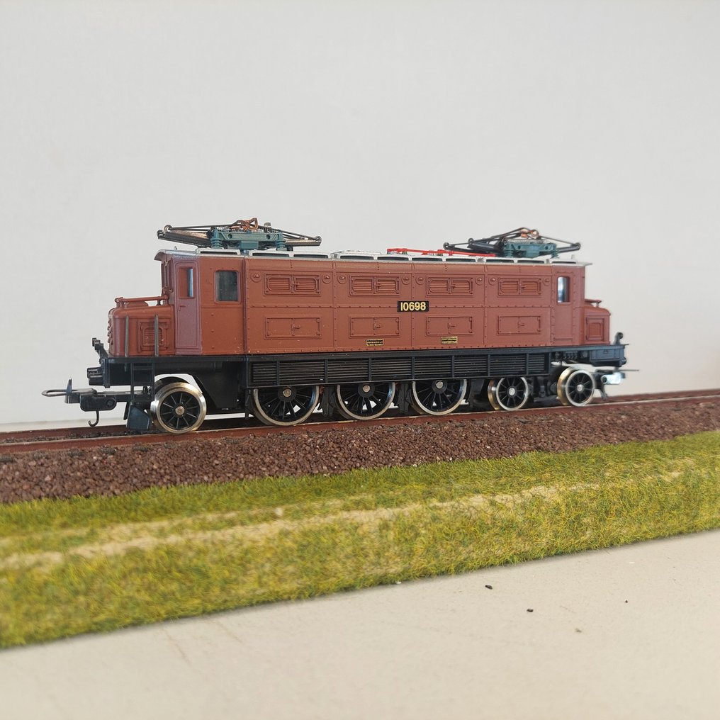 Lima H0轨 - 208118LG - 电力机车 (1) - Ae 3/6 SBB #10698 - SBB #1.0