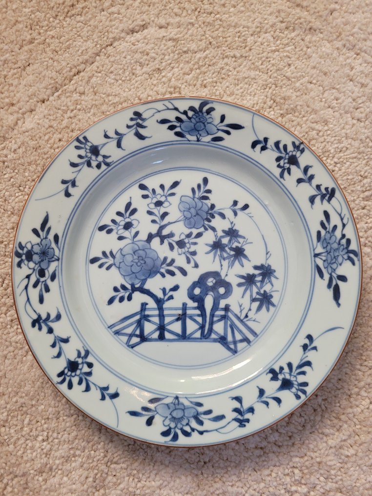 Una serie de tres platos de porcelana china azul y blanca, Qianlong, siglo XVIII. - Porcelana - China - Qianlong (1736-1795) #4.3