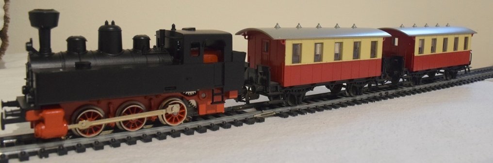 Märklin H0 - 模型客運火車套裝 (3) - 蒸汽机车配备两节经典的旅客车厢 - KLVM #1.0