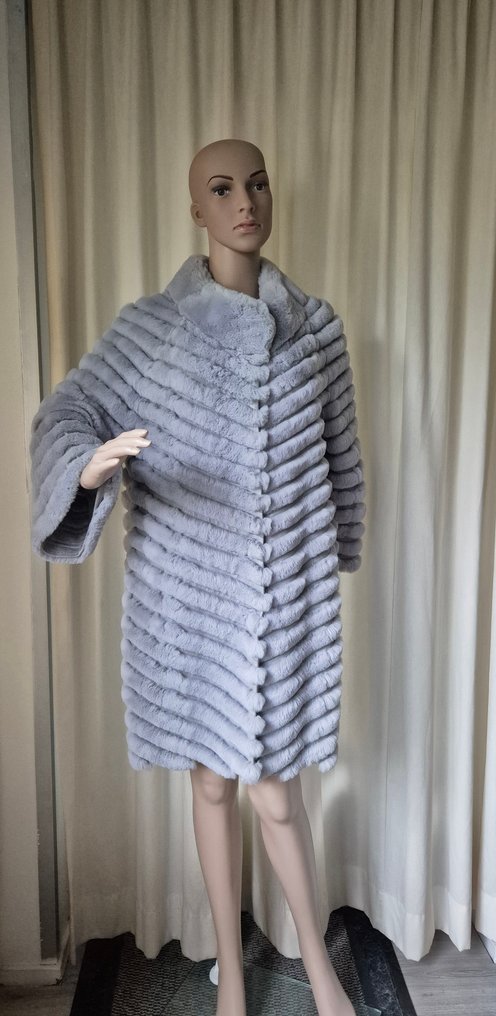 Artisan Furrier - Γούνινο παλτό #1.0