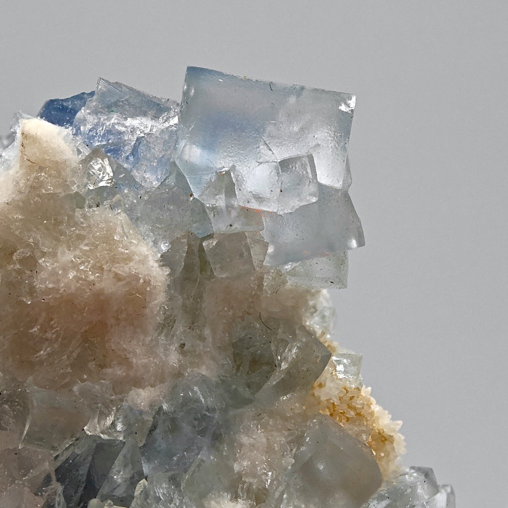 Blue cubic fluorite, United States, rare Crystals on matrix - Height: 47 mm - Width: 30 mm- 21 g #3.2