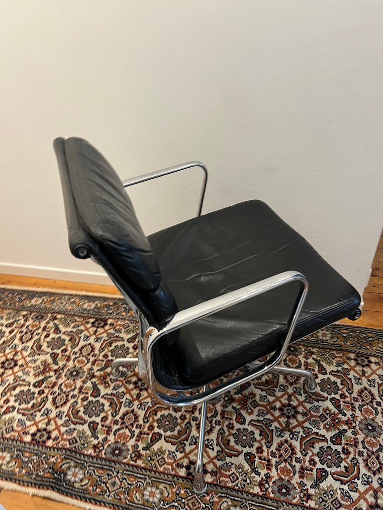 Vitra, Herman Miller - Charles & Ray Eames - Bureaustoel - EA 208 Softpad Leder - Echt leer #3.2