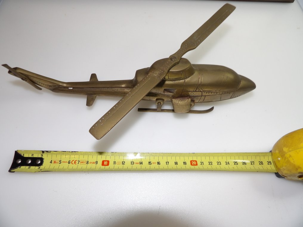 Model plane - Scale Model U.S.M.C Huey Cobra Aanvalshelicopter Amerikaanse Mariniers in koperen uitvoering #1.0