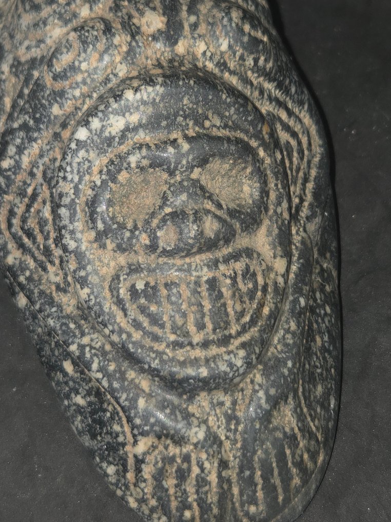 泰诺文化：小安的列斯群岛和大安的列斯群岛 pierre 具有拟人装饰的杯子 - 22.5 cm #1.0