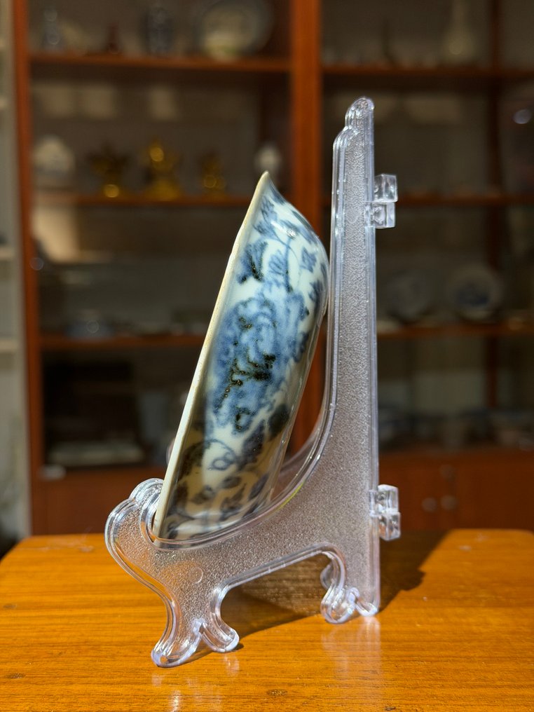 青花缠枝莲十字宝杵纹卧足洗 - 瓷 - 中国 - Ming Dynasty (1368-1644) #2.1