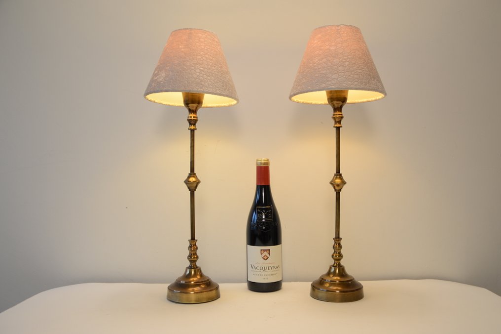 Bordlampe (2) - Et par elegante neoklassiske bordlamper. - Messing, Fløjl #3.2