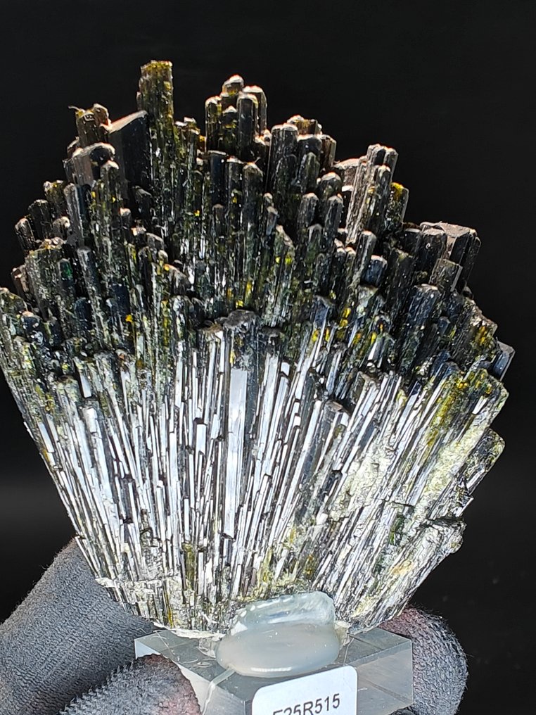 Epidote large fan  crystals up to 7 cm - Height: 7 cm - Width: 7 cm- 255 g #3.2