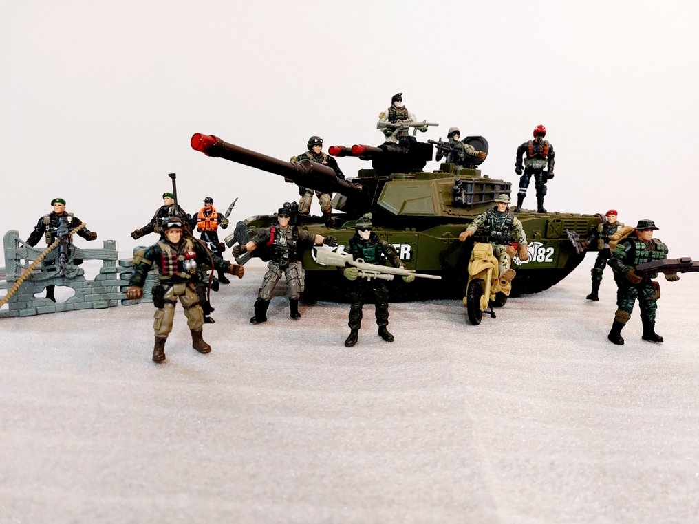 CHAP MEI - Model pojazdu wojskowego (15) - Tank III & Soldier #1.0