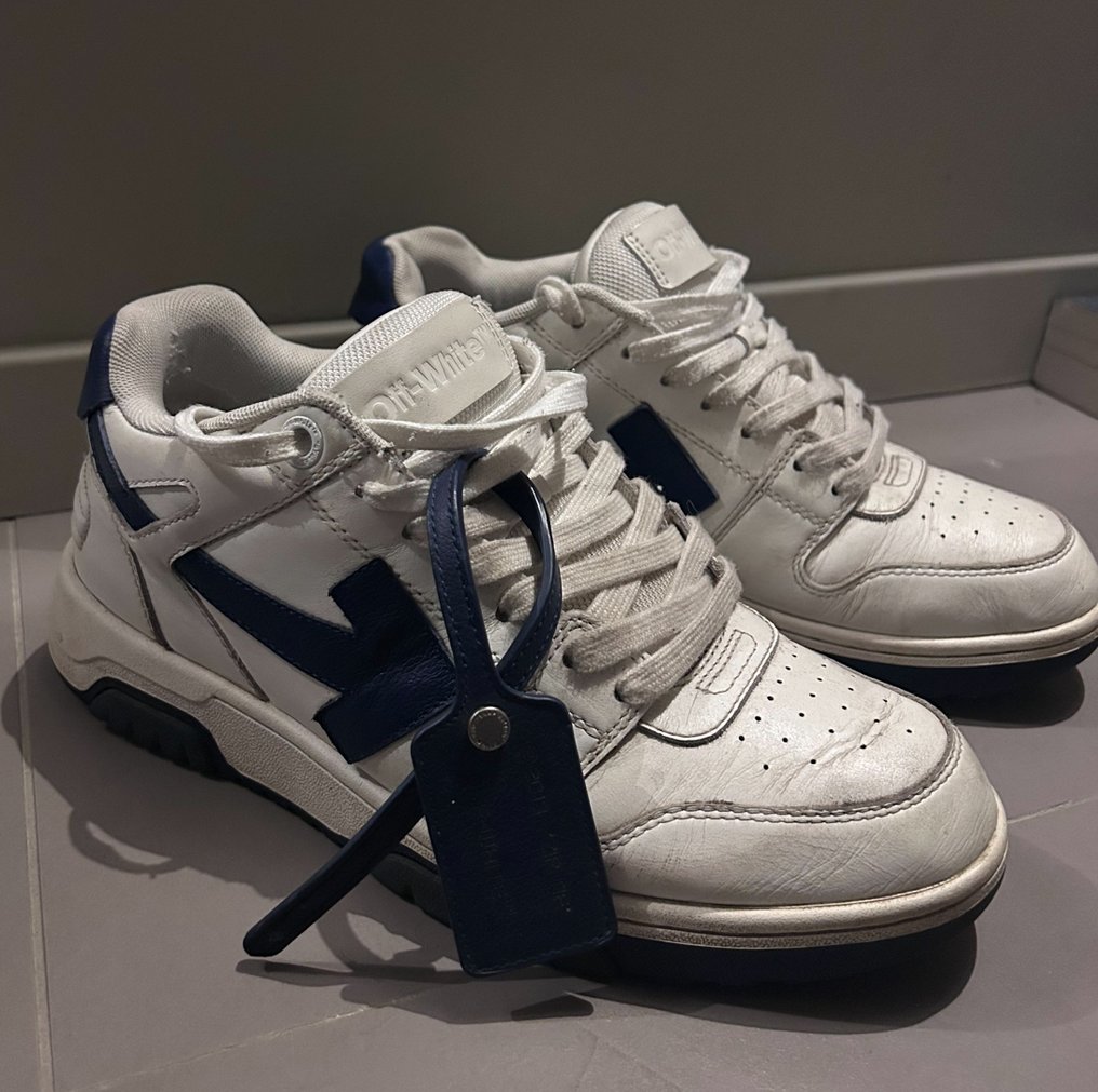 Off White - Out Of Office - Low-top trainers - Size: EU 42 #1.0
