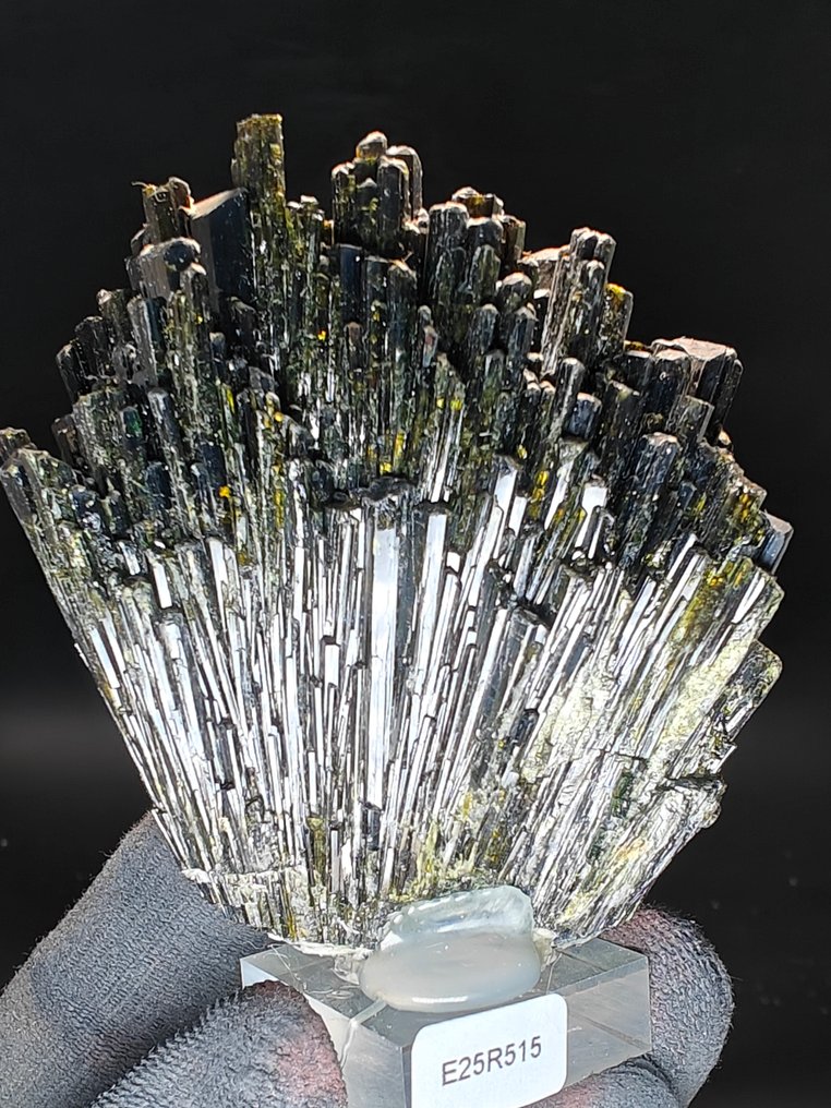 Epidote large fan  crystals up to 7 cm - Height: 7 cm - Width: 7 cm- 255 g #2.1
