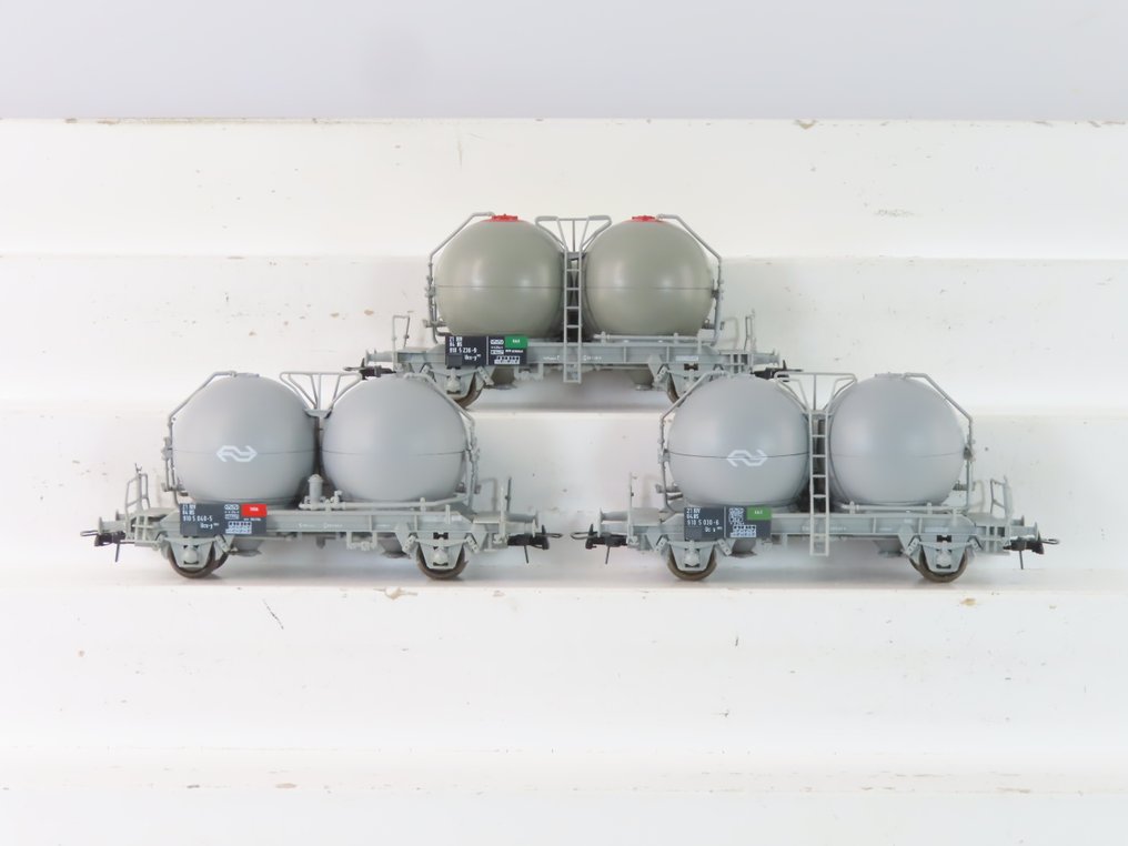 Roco H0 - 46860/46867/46874.1 - 模型貨運火車 (3) - 3台2仓硅胶车“Bollenwagen”用于石灰粉和苏打粉 - NS #1.0