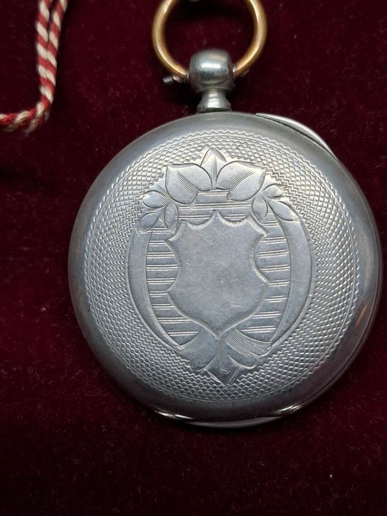 Zakhorloge Klassiek model - fraaie achterdeksel - met sleutel - 1900-1949 #2.1