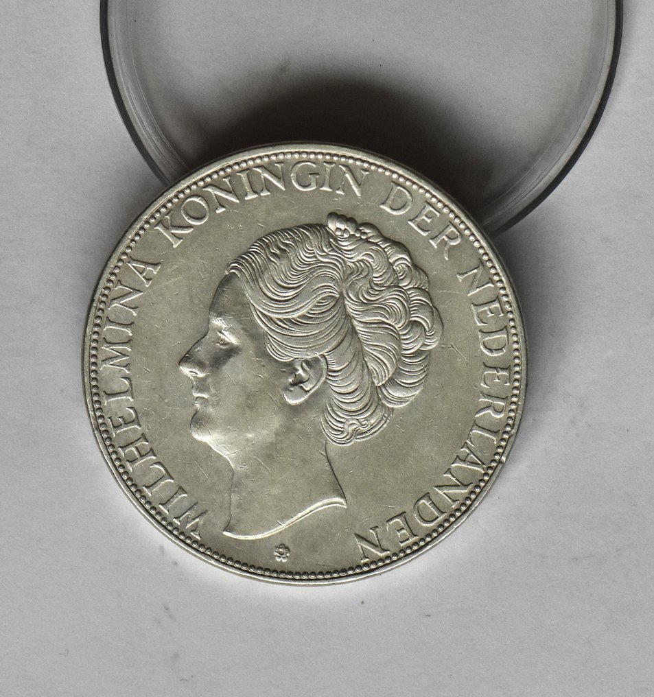 Netherlands. Wilhelmina. 2 1/2 Gulden 1932 Grof Haar Prachtig #1.0