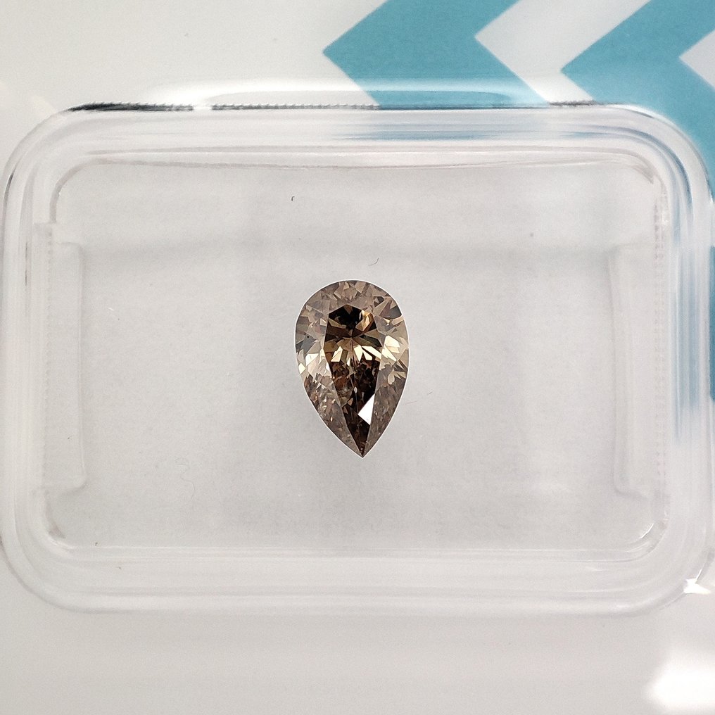 Nincs minimálár - 1 pcs Gyémánt (Természetes színű) - 0.57 ct - Körte - Fancy Barna Sárga - SI2 - Nemzetközi Gemmológiai Intézet (IGI) #1.0