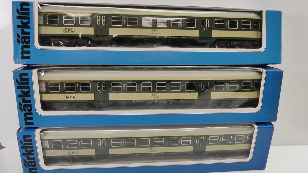 Märklin H0 - 4126/4127 - 模型客運火車 (3) - 3个客车厢，二等和一等舱 - CFL #1.0