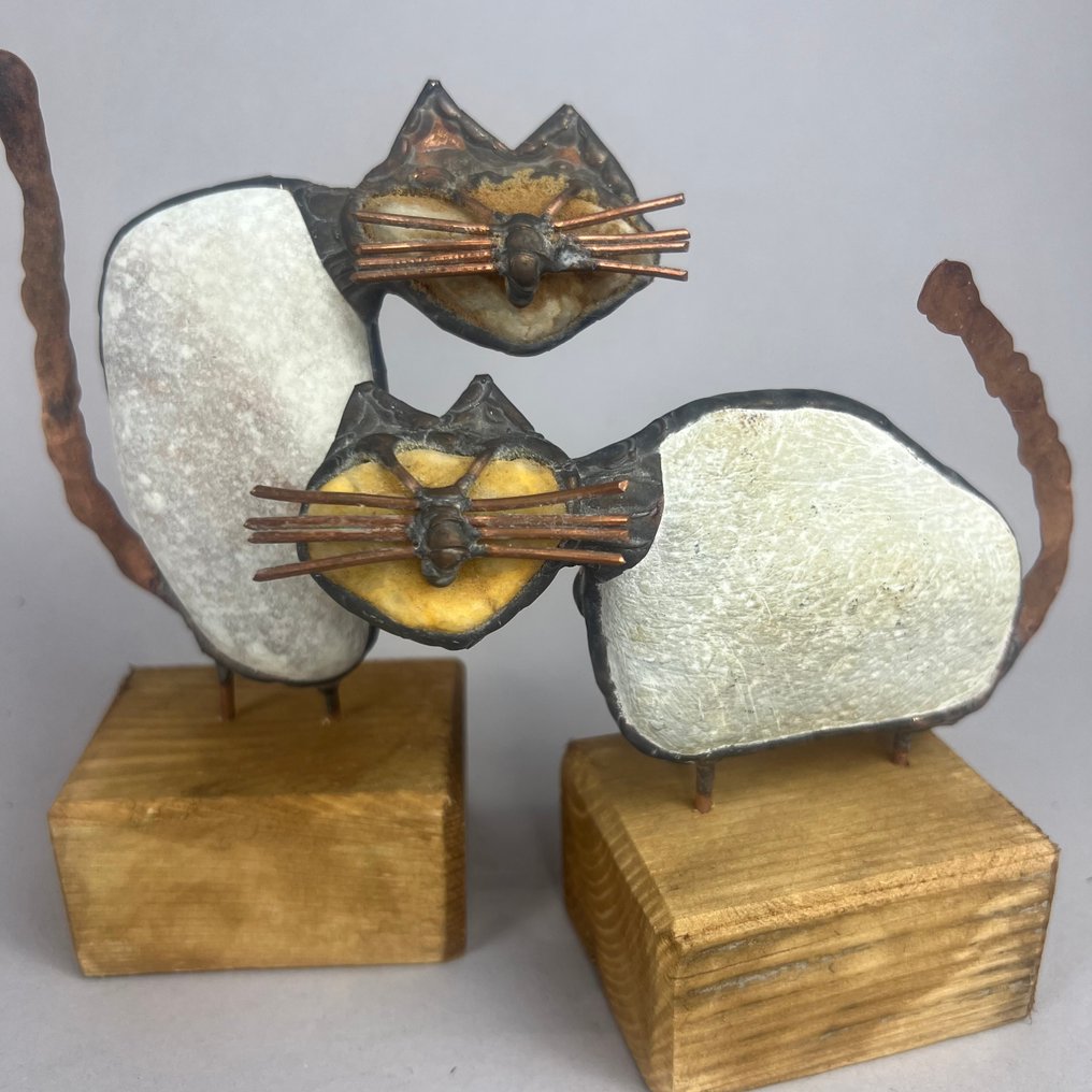 Jacek Drzymała ( XX- XXI) - 雕刻, NO RESERVE- 2 Stone CATS - hand made - 14 cm - 銅, 木, 石 - 2025 #4.3
