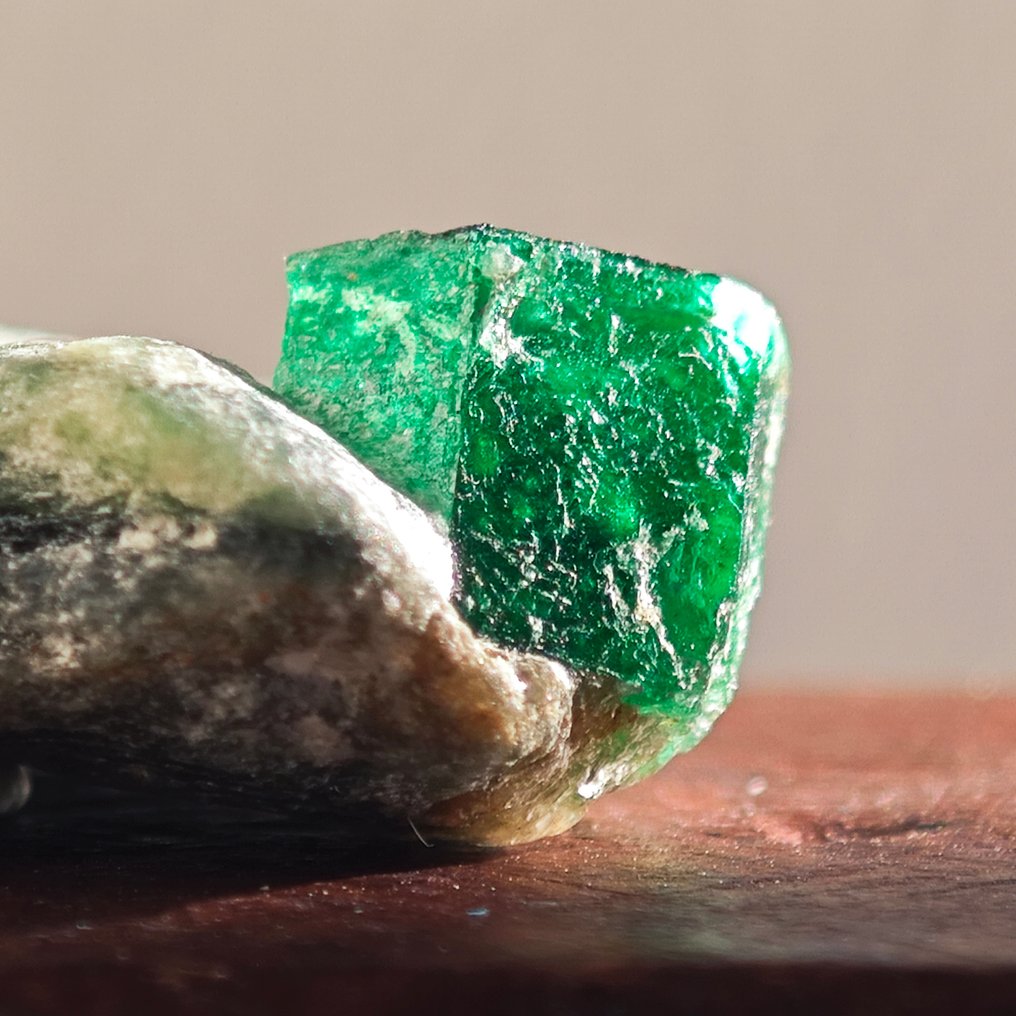 36,9 ct TOP Giftzöld Smaragd Kluster terminált kristályokkal.- 7.39 g #1.0