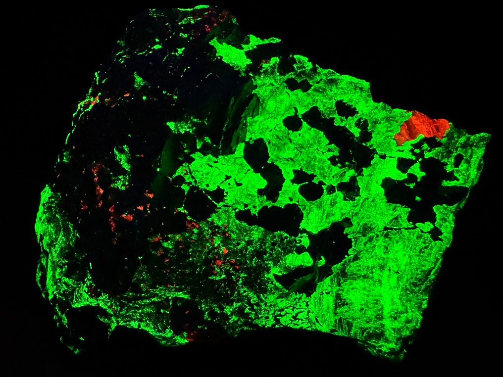 Piesă mare, masivă și strălucitoare de willemit și calcit. Fluorescent - Înălțime: 10 cm - Lățime: 7 cm- 405 g #3.2