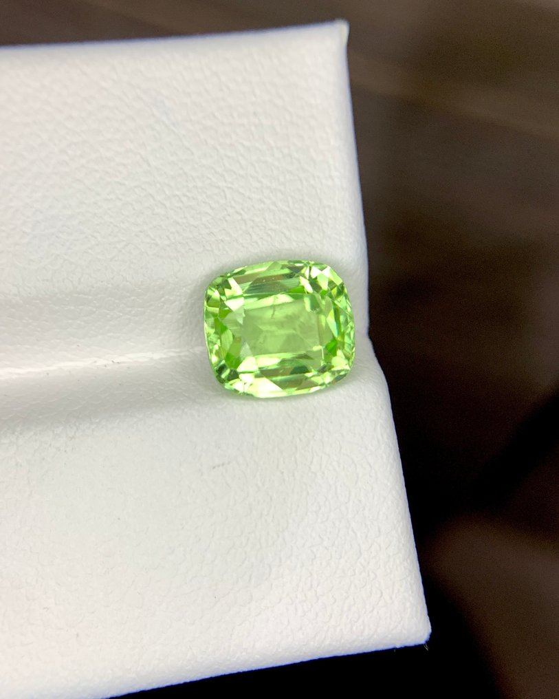 No Reserve Price - 1 pcs Green Peridot - 3.28 ct - Gem Report Antwerp (GRA) - Natural Peridot – 3.28 ct #1.0